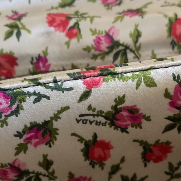 Prada Silk Black Medium Shoulder Bag With Logo Flower Lining Detachable Strap - Picture 10 of 16